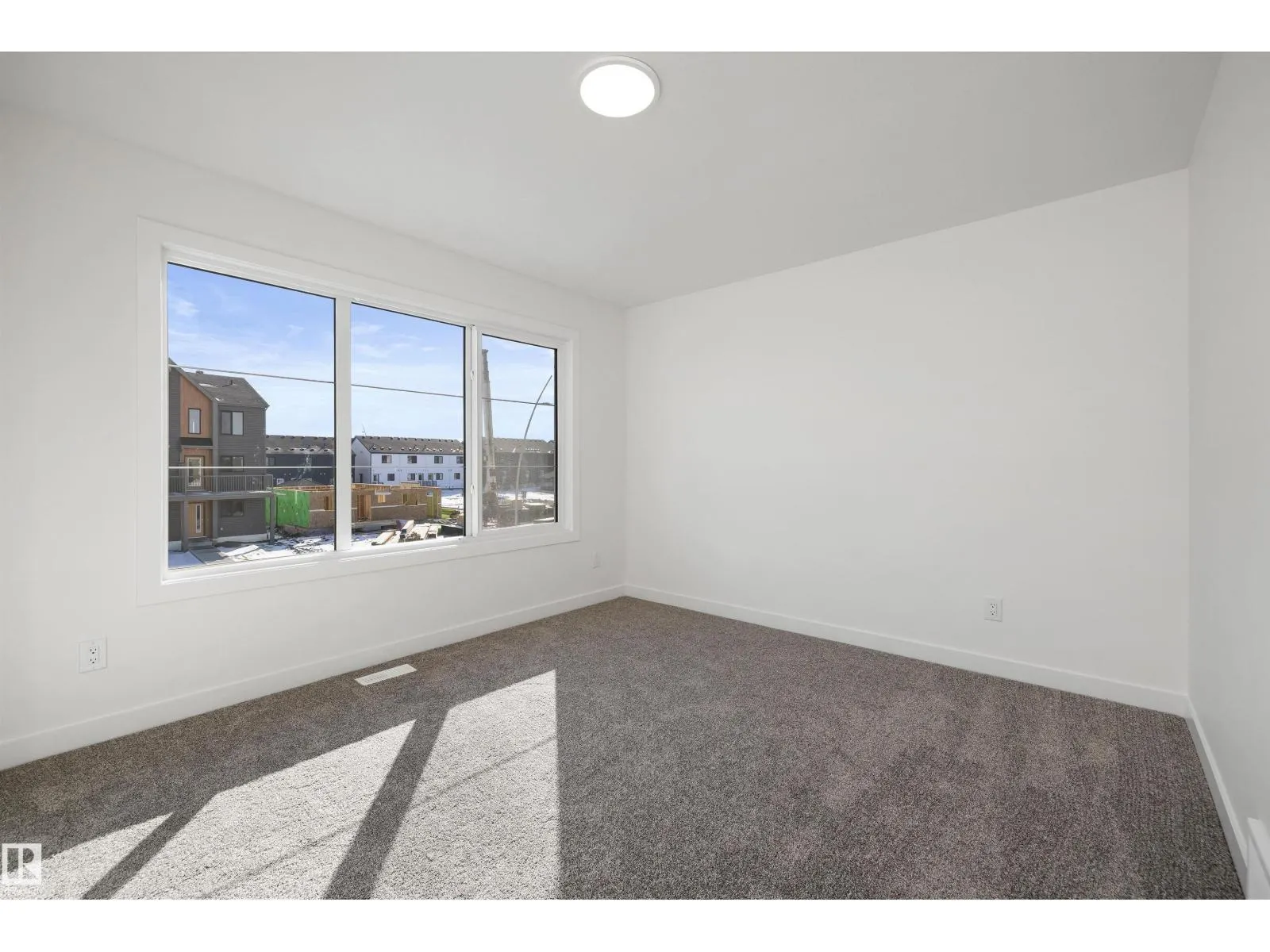 634 176 AV NE
