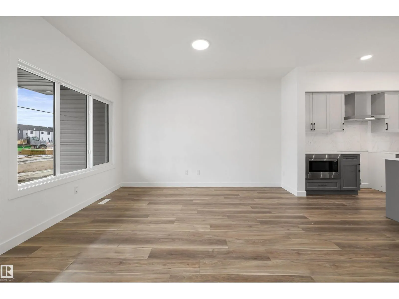 634 176 AV NE