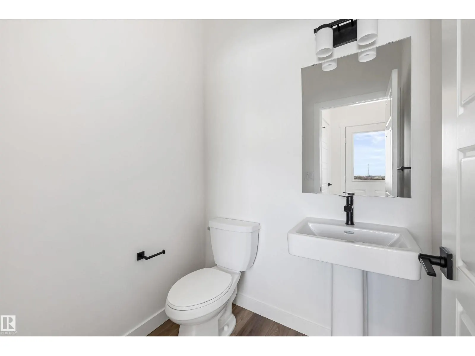 634 176 AV NE