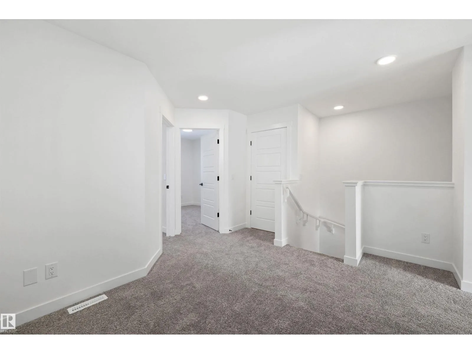 634 176 AV NE