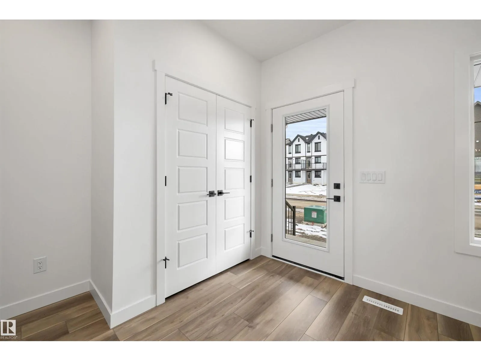 634 176 AV NE