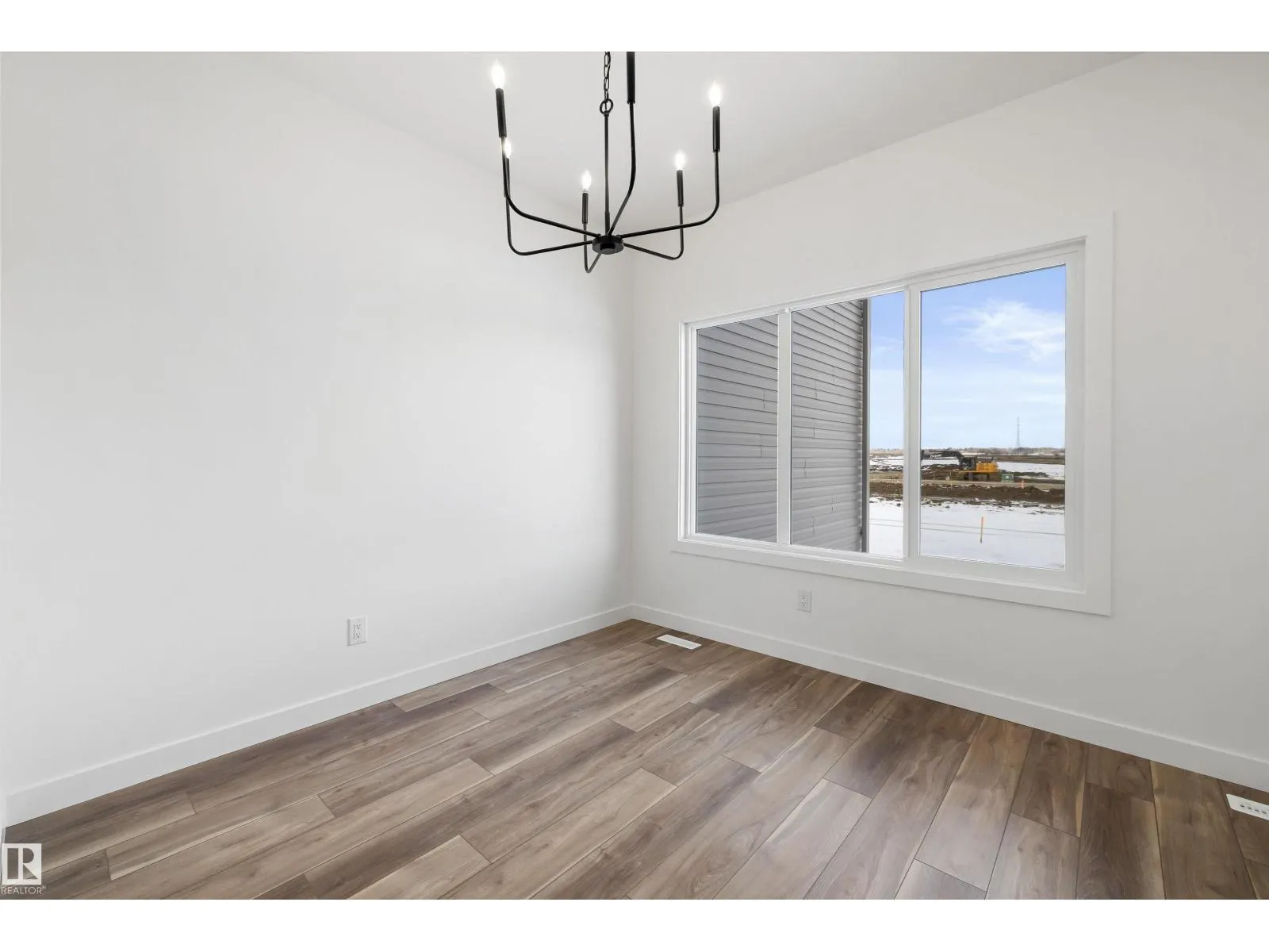 634 176 AV NE