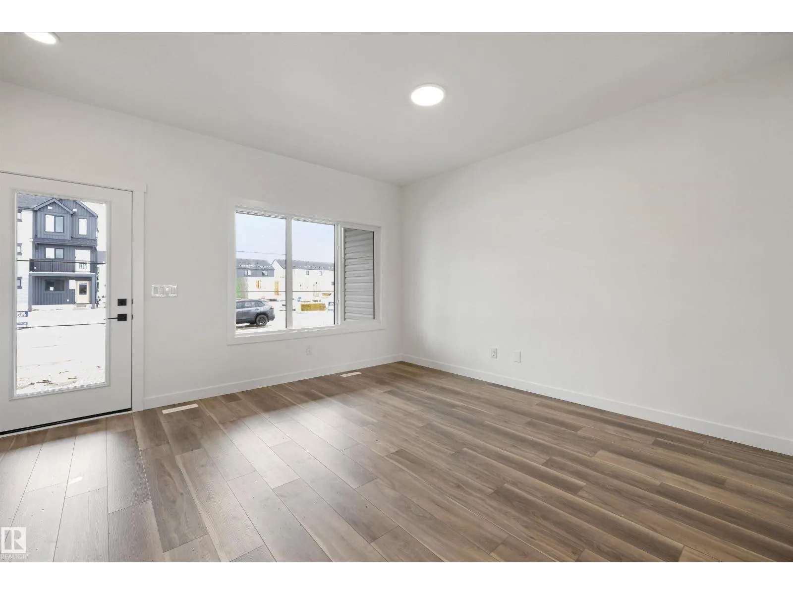 634 176 AV NE
