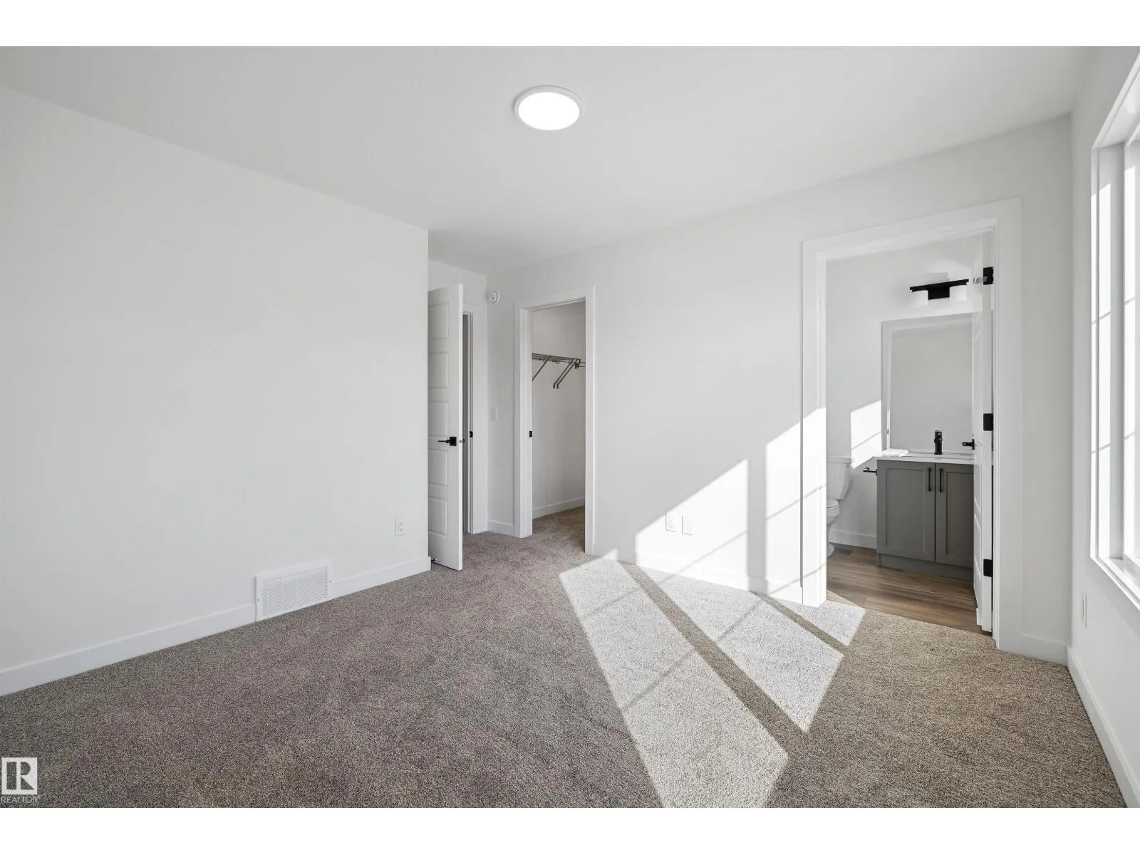 634 176 AV NE