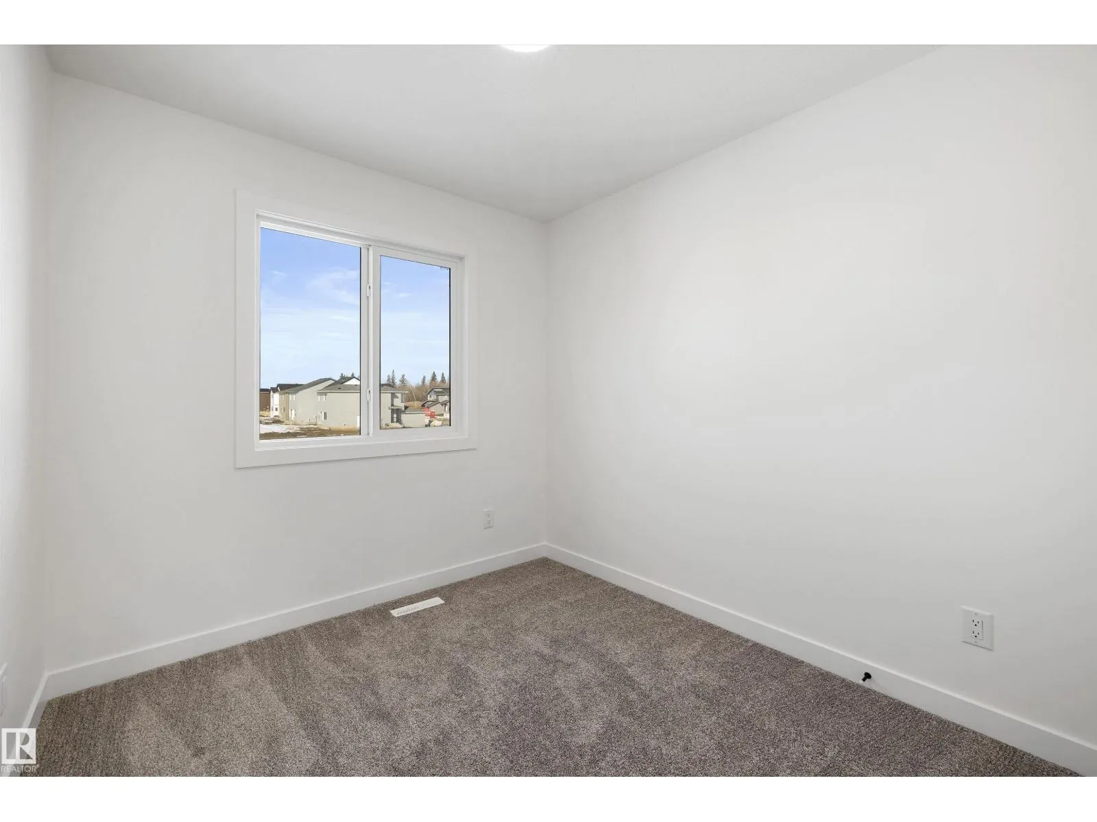 634 176 AV NE