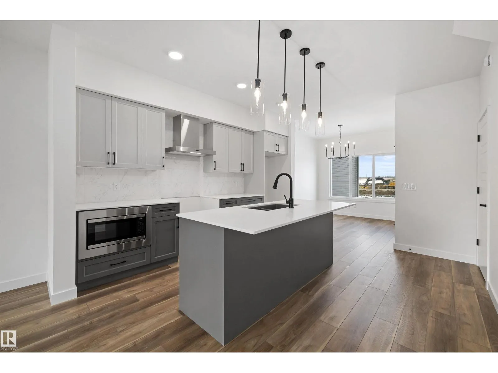 634 176 AV NE