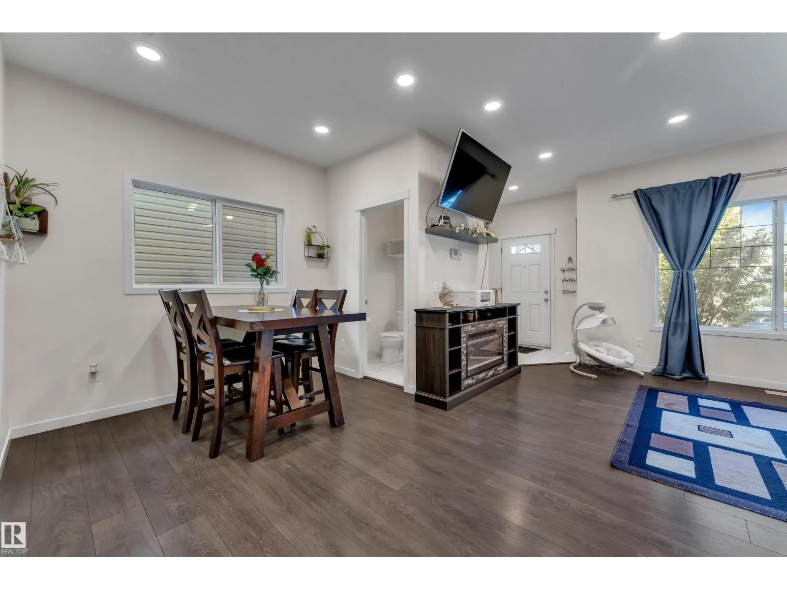 1517 27 AV NW