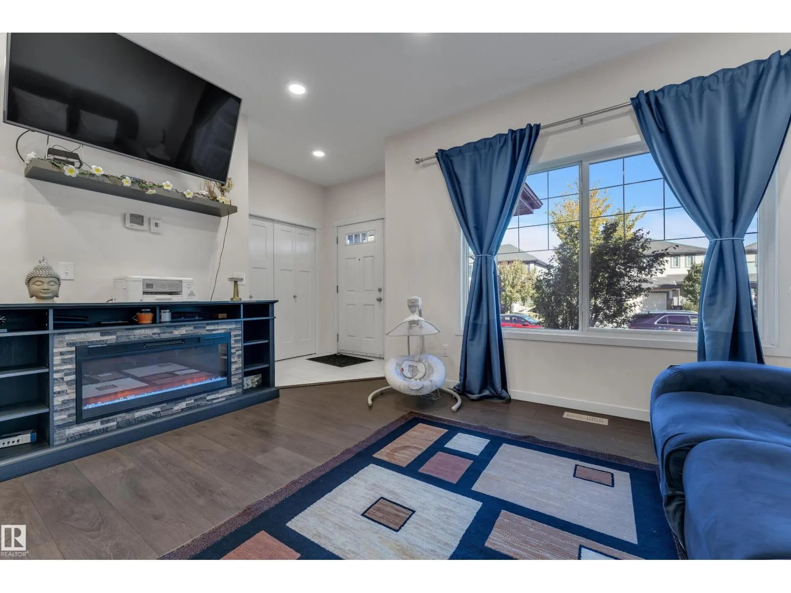 1517 27 AV NW