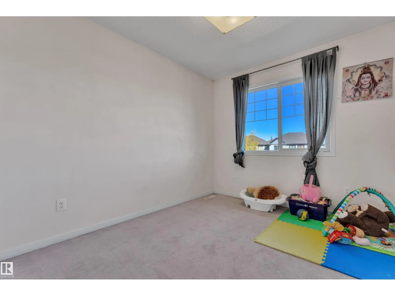 1517 27 AV NW