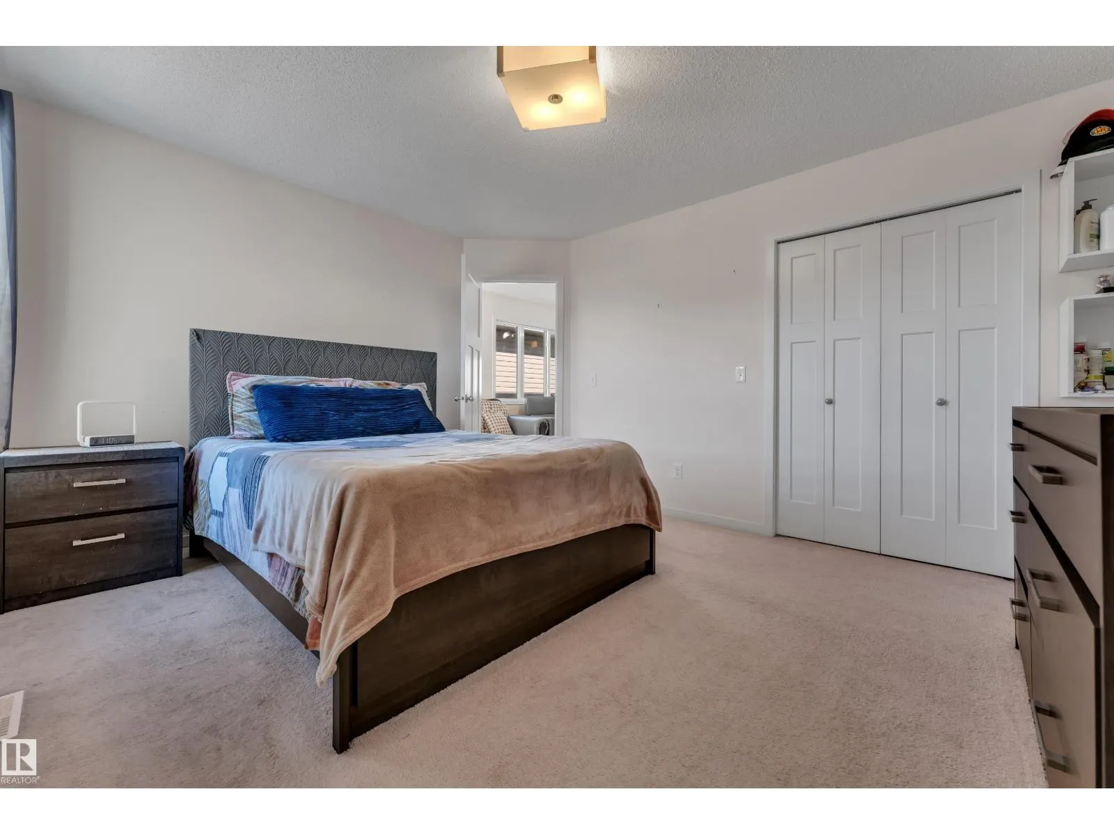 1517 27 AV NW