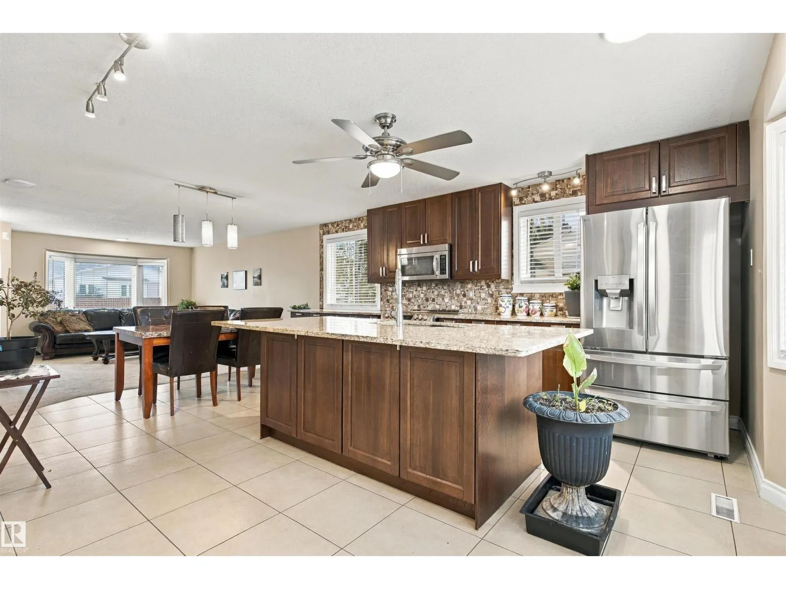 18208 99 AV NW