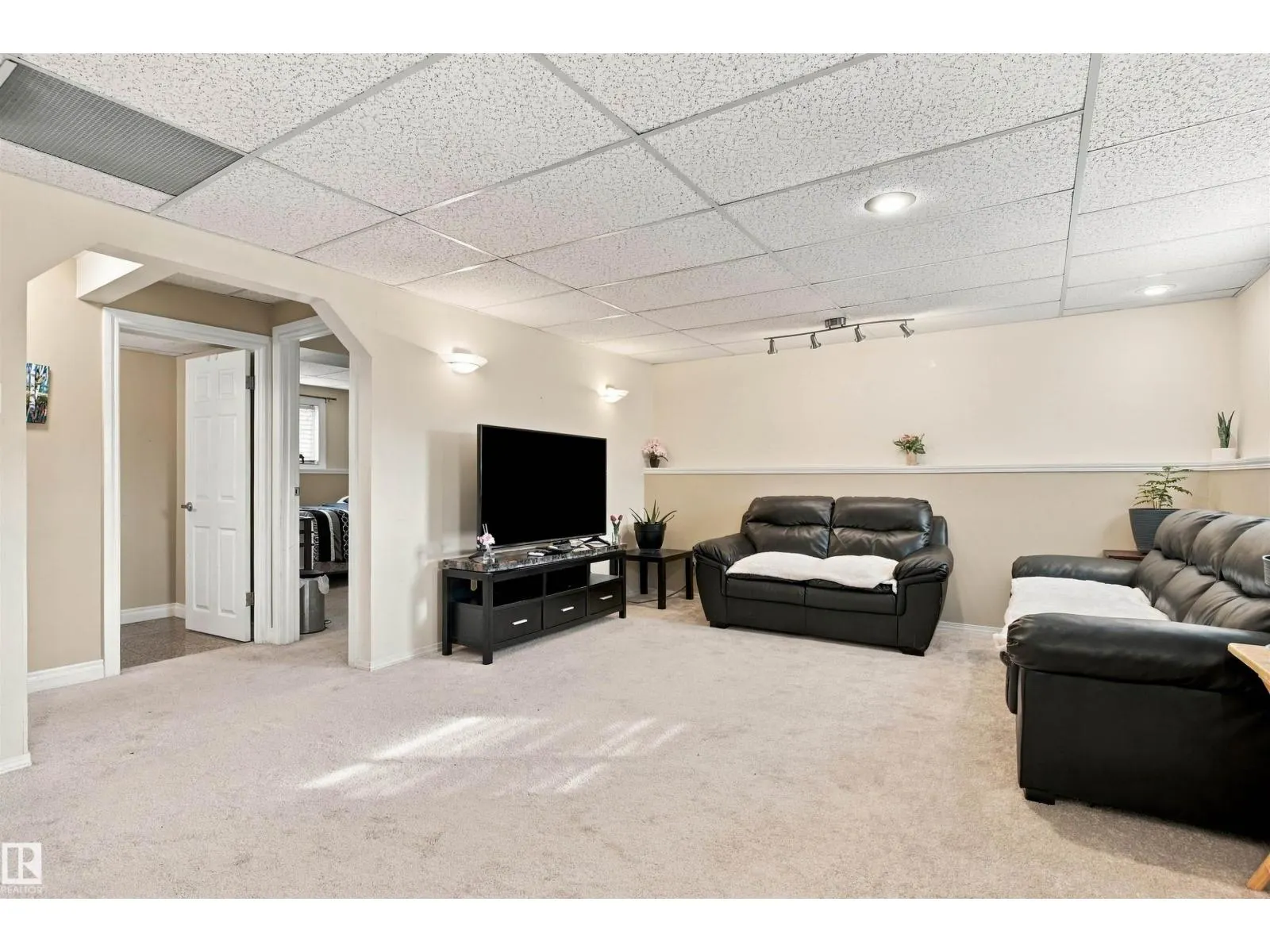 18208 99 AV NW