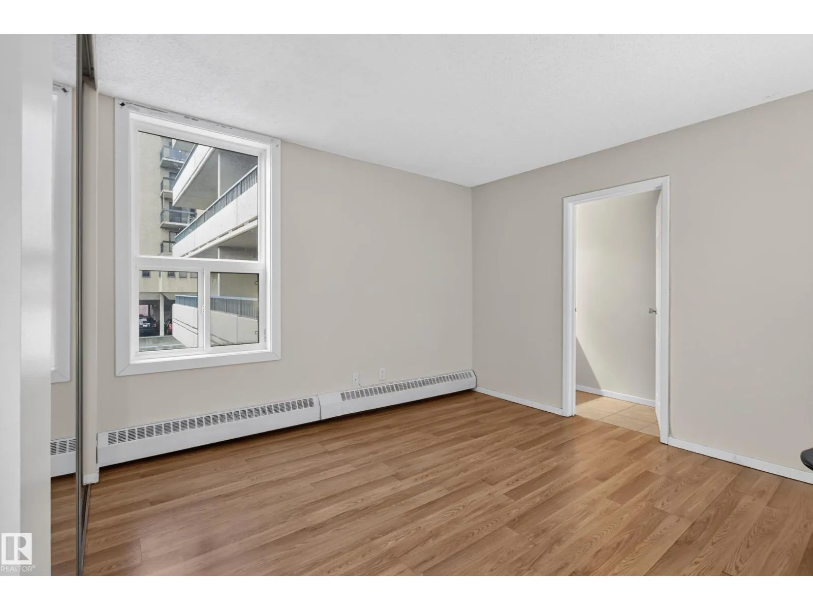 #206 10175 114 ST NW