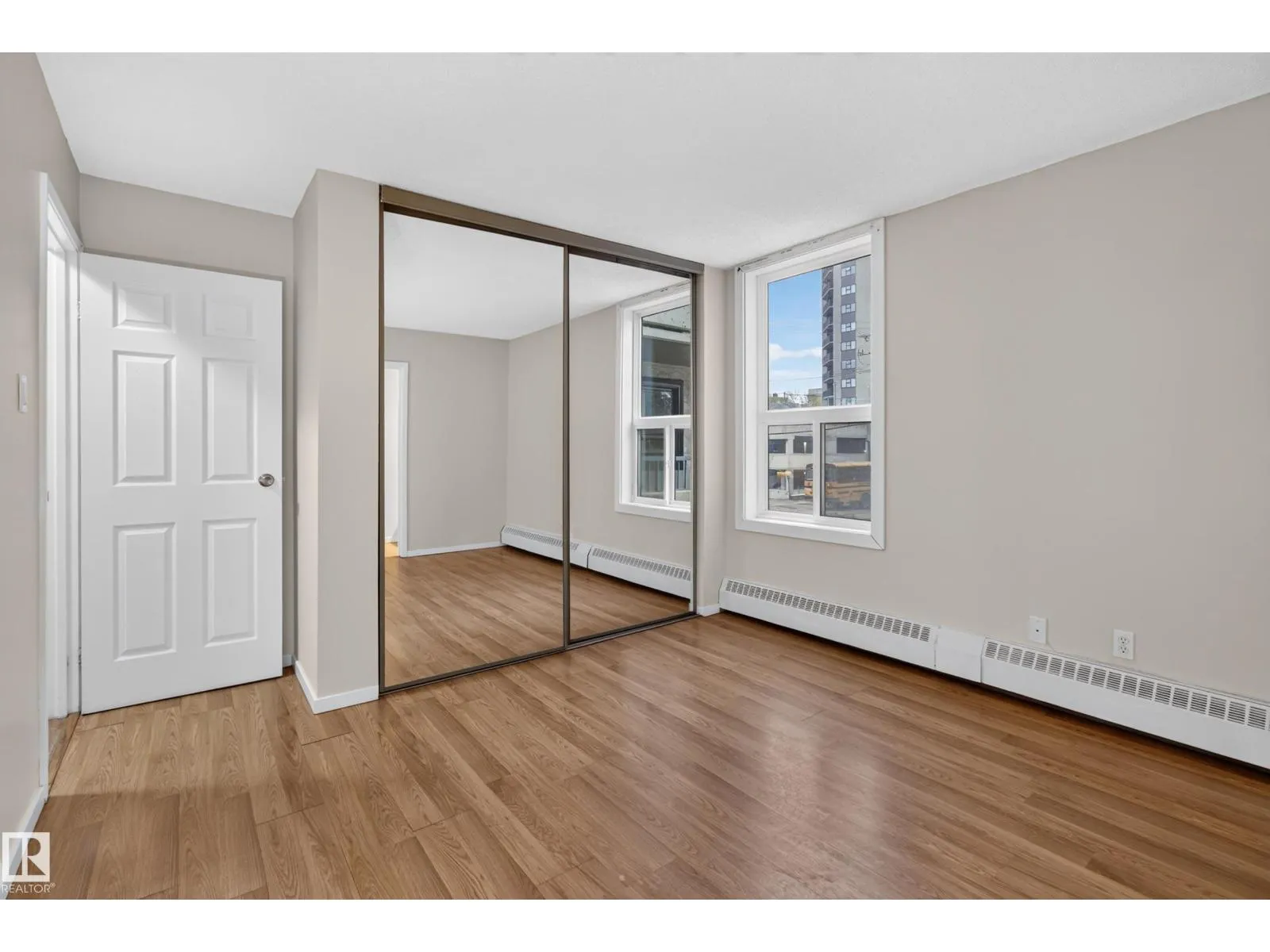 #206 10175 114 ST NW