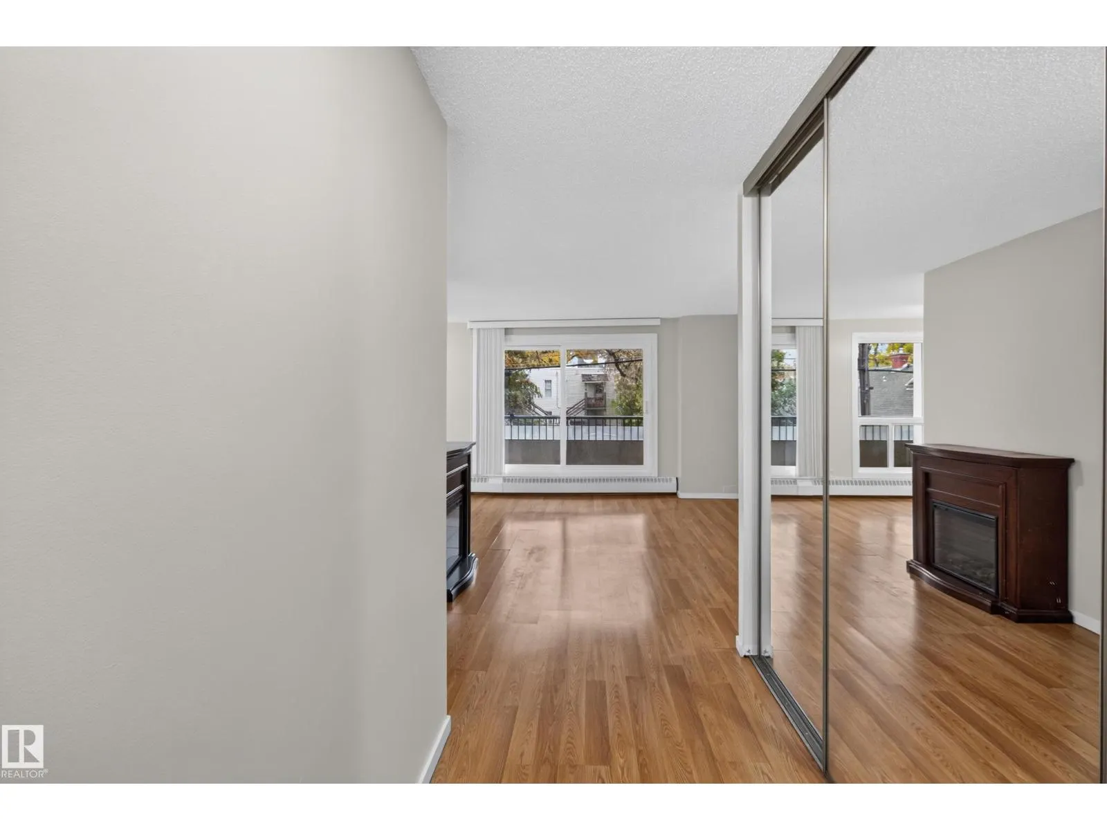 #206 10175 114 ST NW