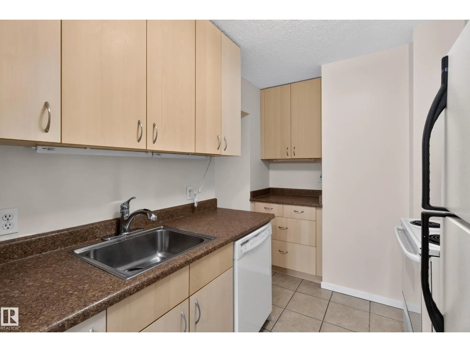 #206 10175 114 ST NW