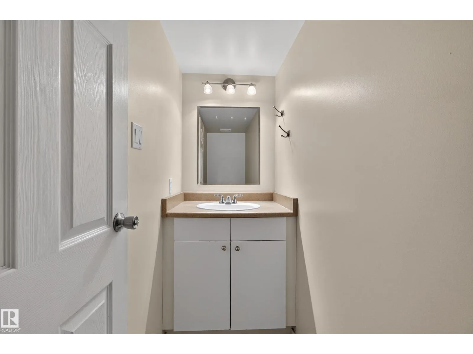 #206 10175 114 ST NW