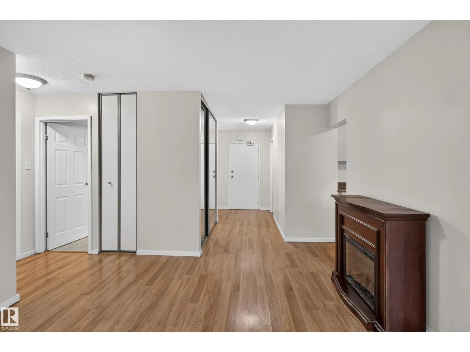 #206 10175 114 ST NW