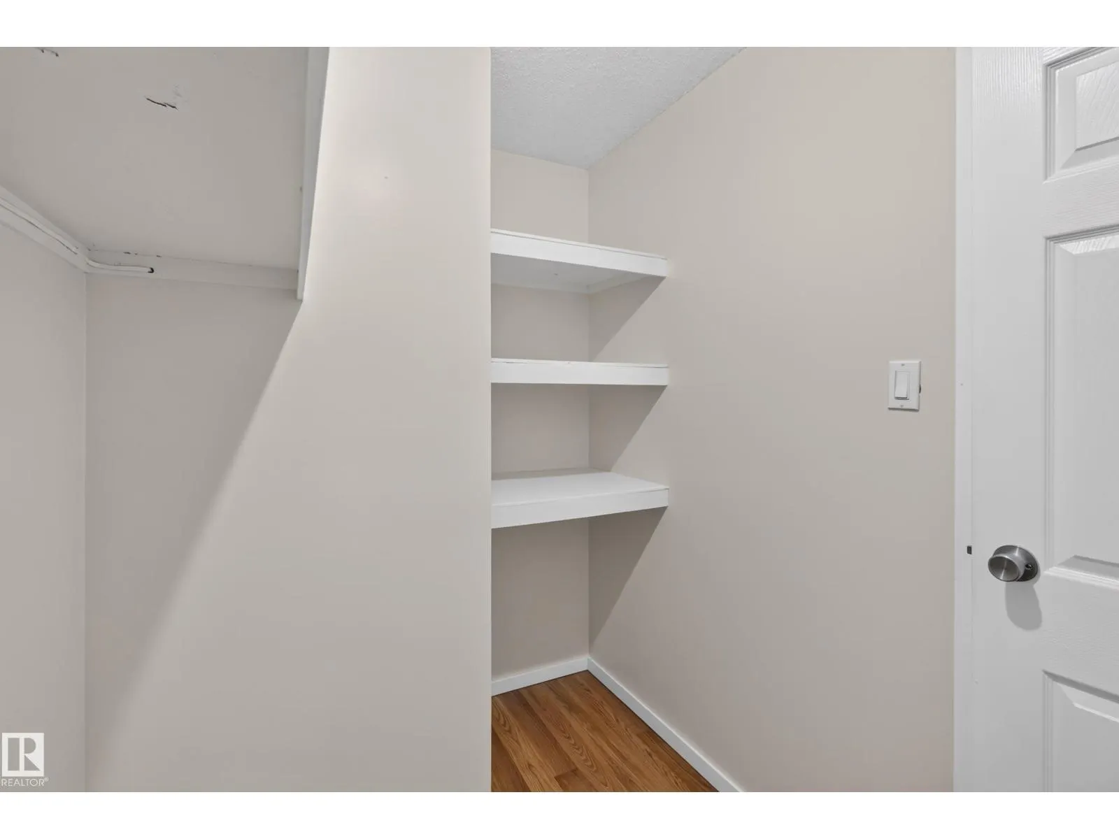 #206 10175 114 ST NW