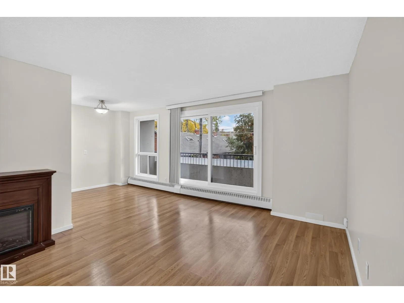 #206 10175 114 ST NW
