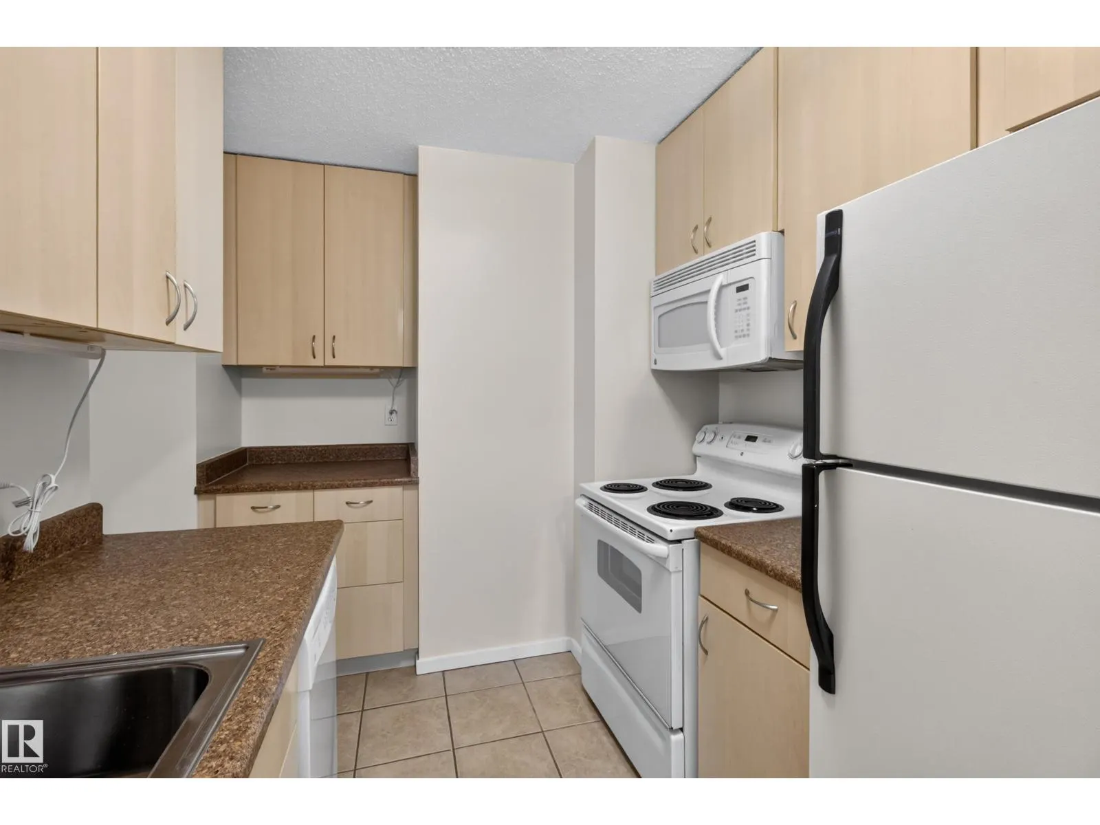 #206 10175 114 ST NW