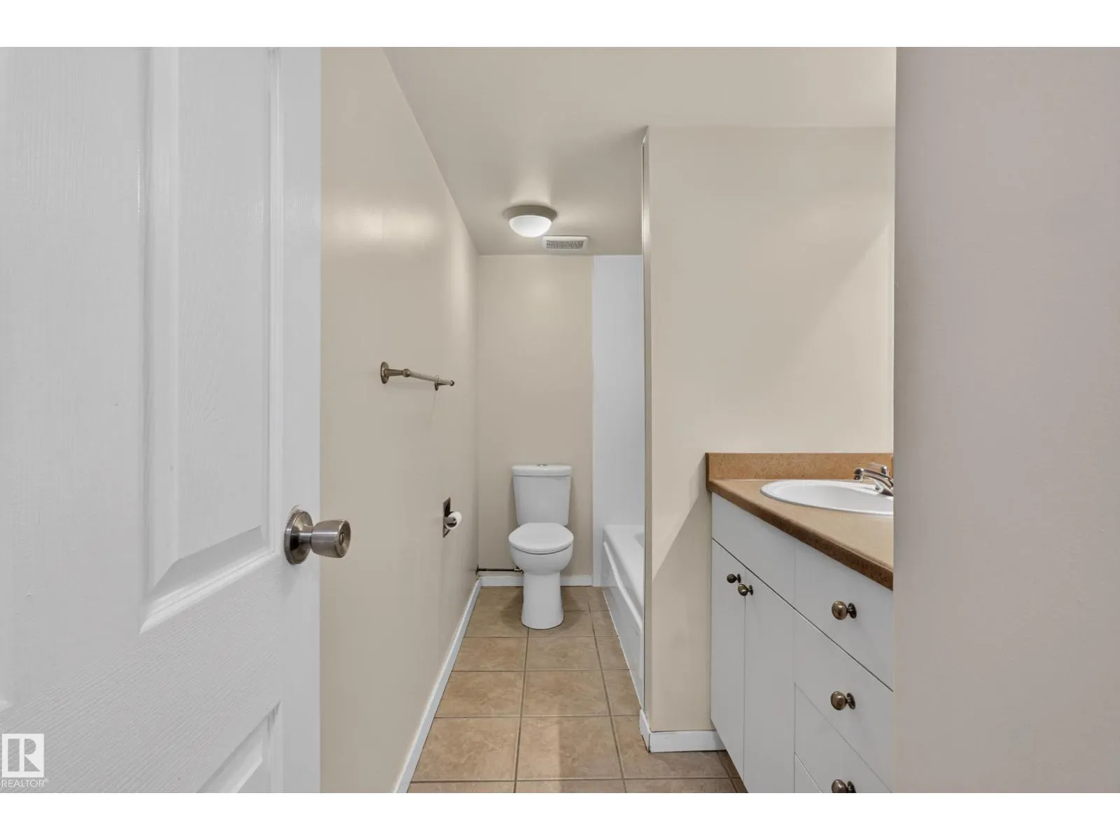 #206 10175 114 ST NW