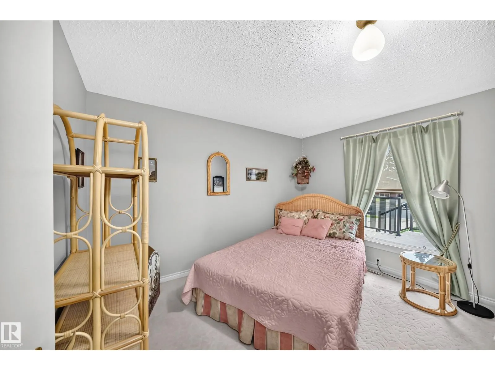 8612 176 ST NW