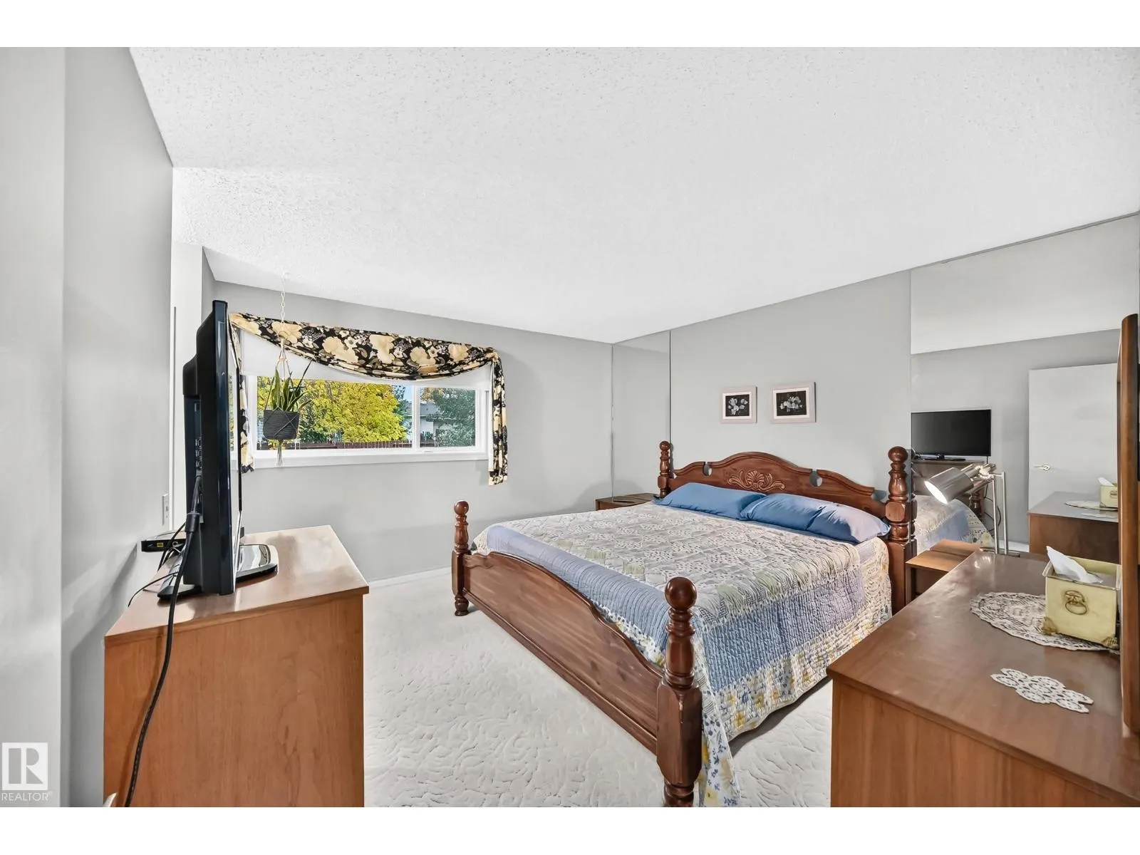 8612 176 ST NW