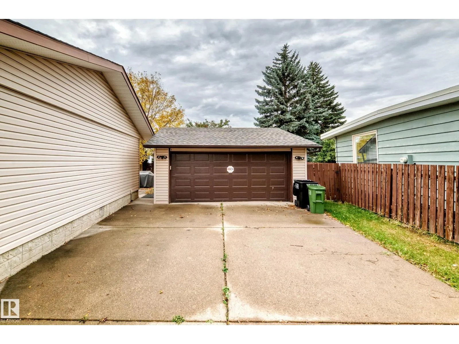 8612 176 ST NW