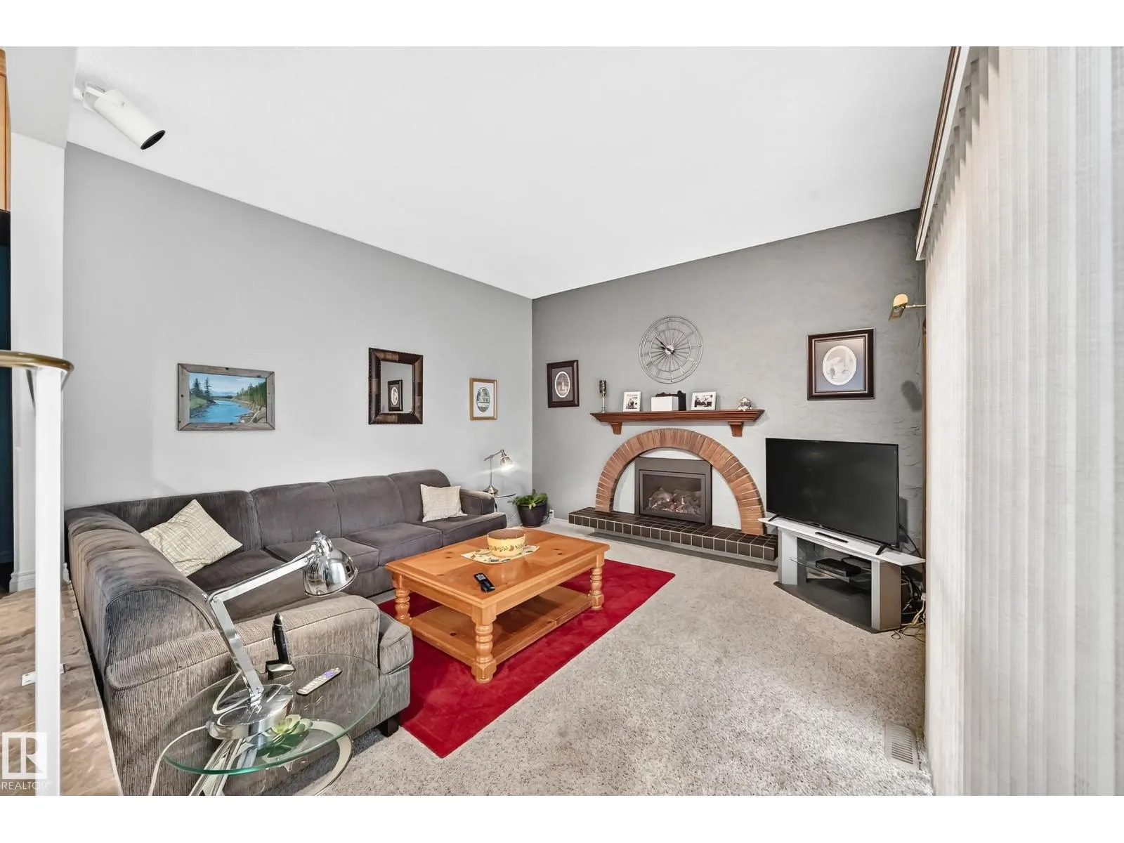8612 176 ST NW