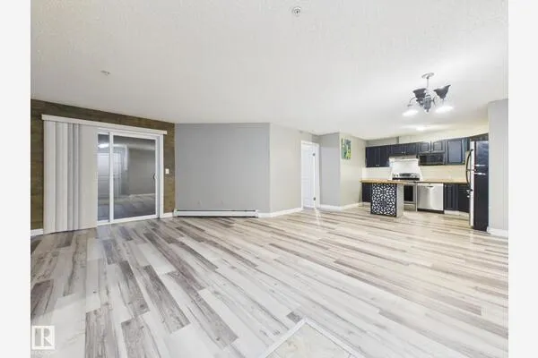 #102 16221 95 ST NW