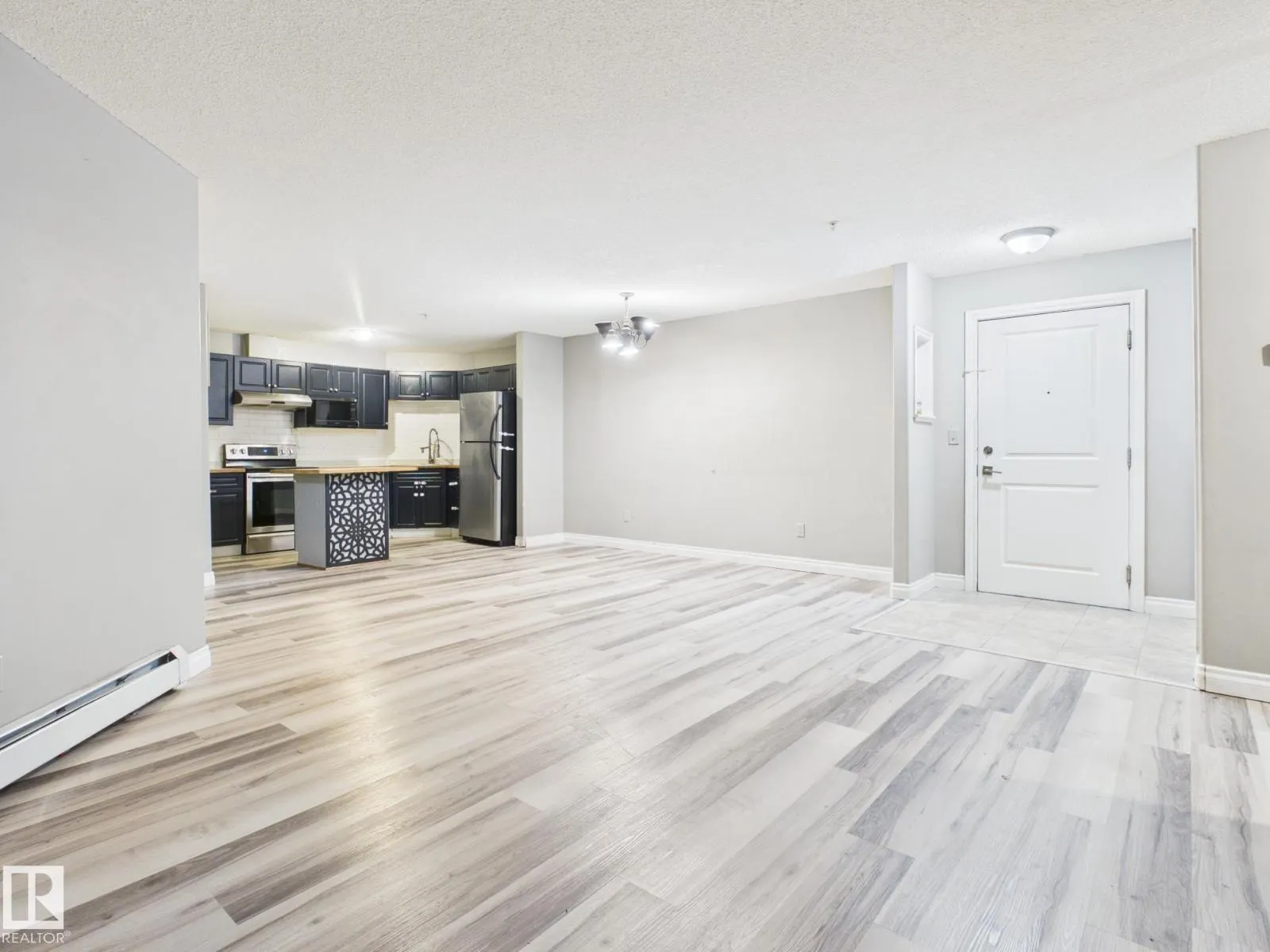 #102 16221 95 ST NW