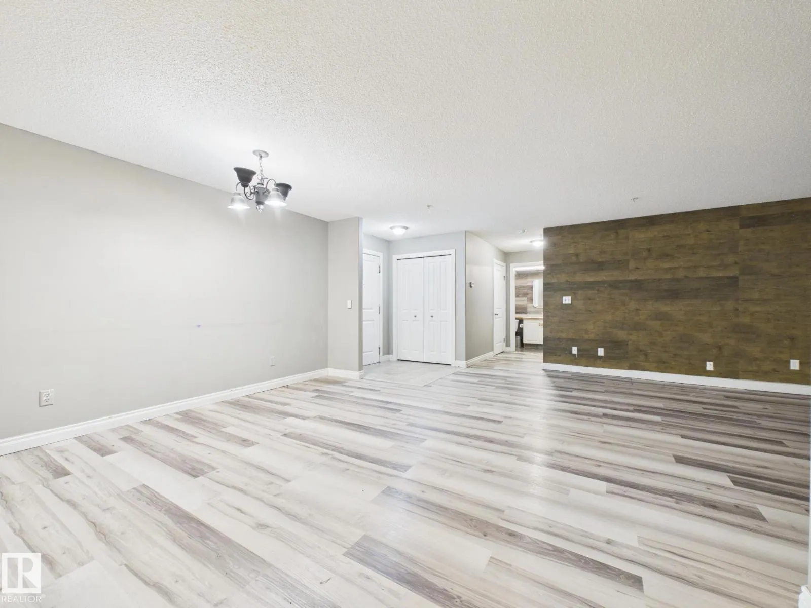 #102 16221 95 ST NW