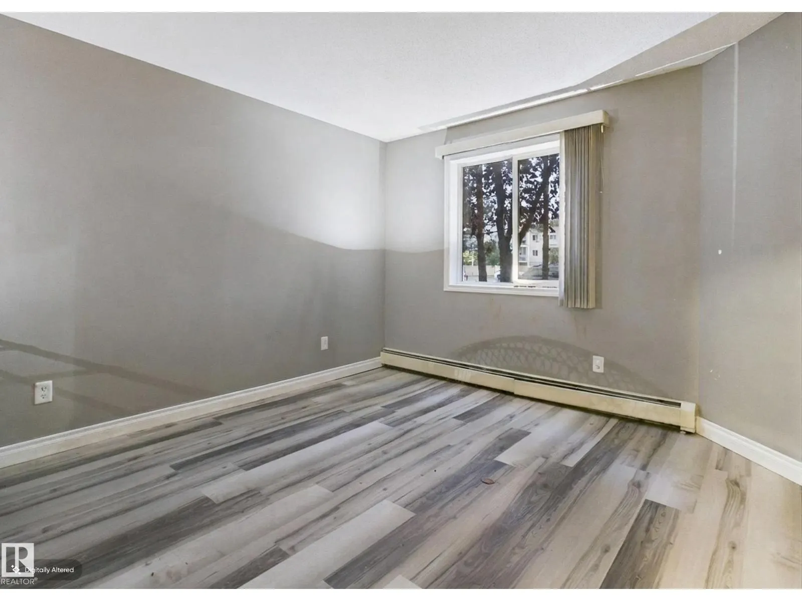 #102 16221 95 ST NW