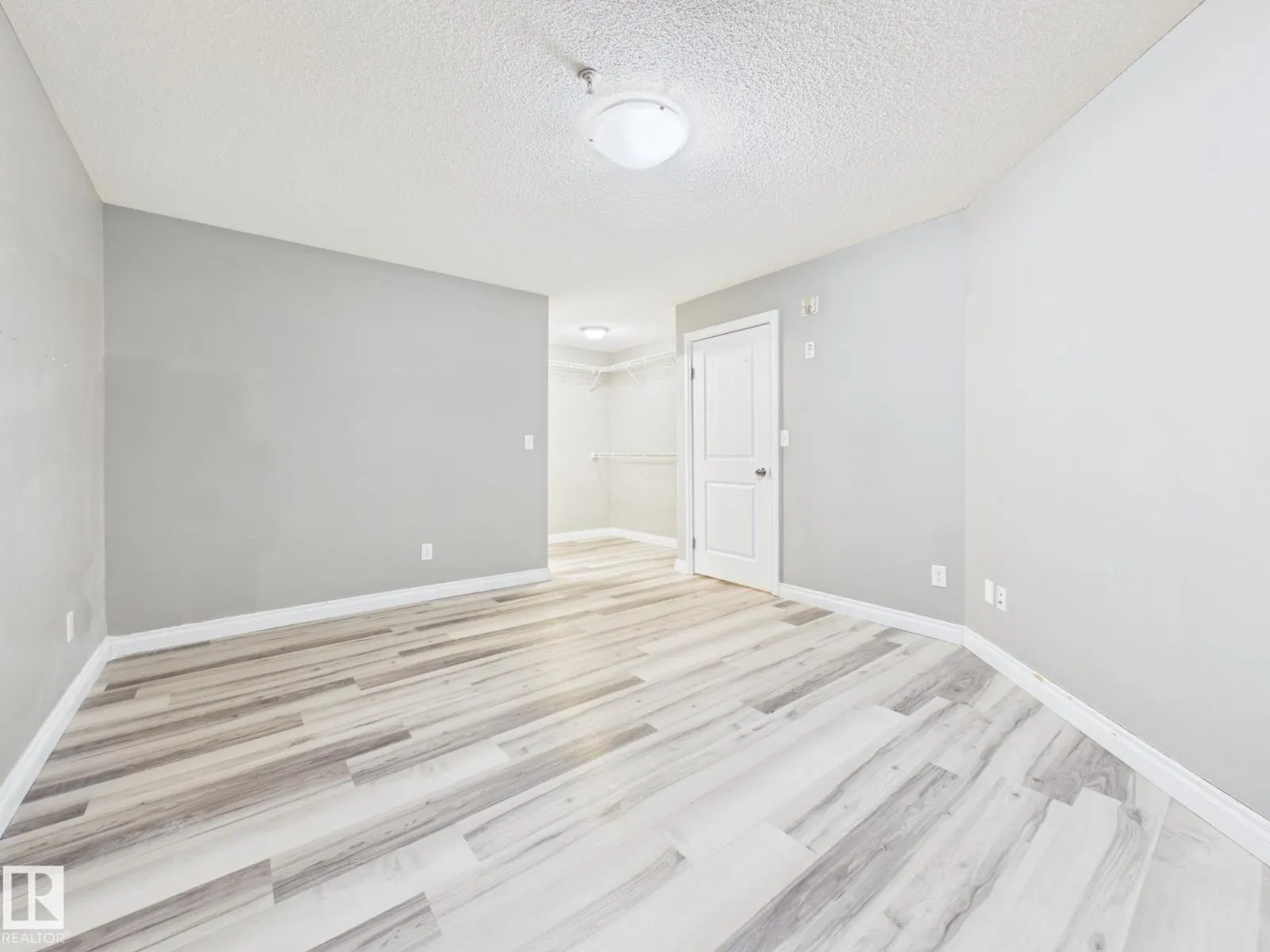 #102 16221 95 ST NW