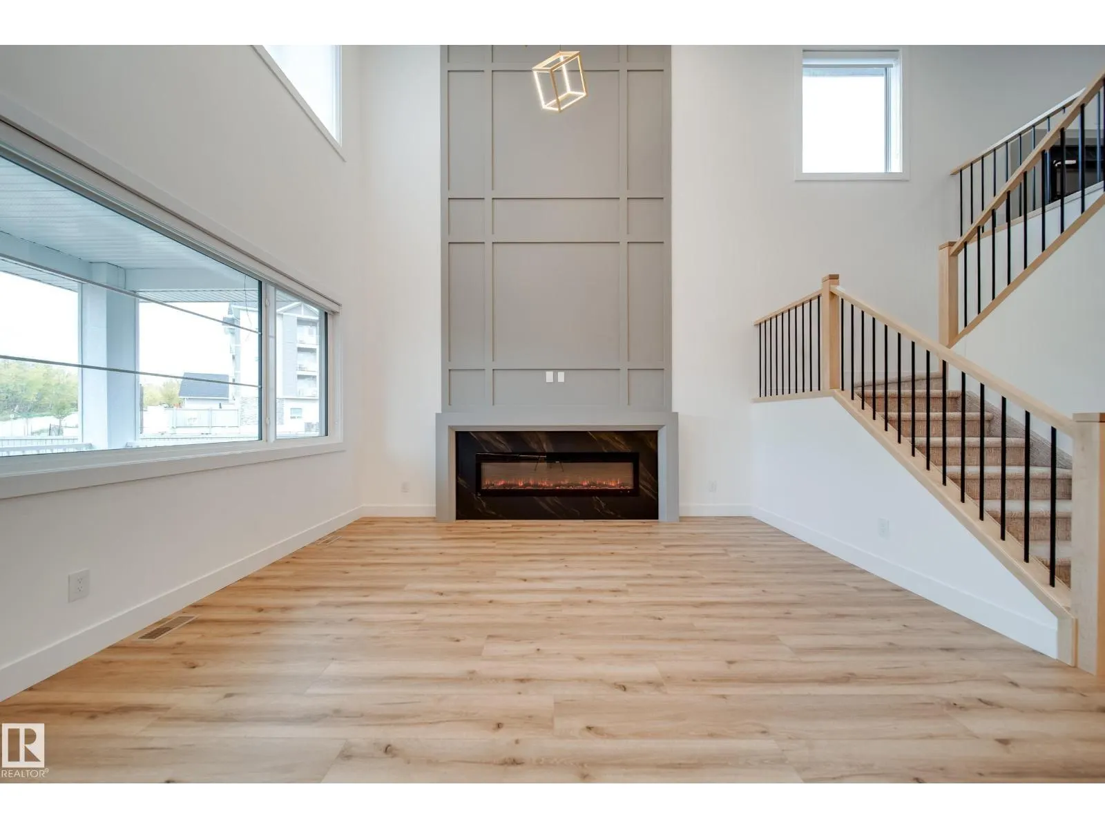3142 Magpie WY NW