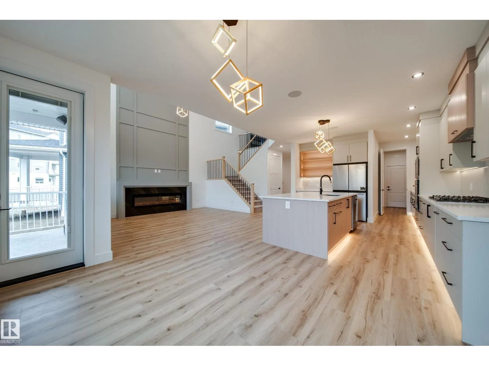 3142 Magpie WY NW