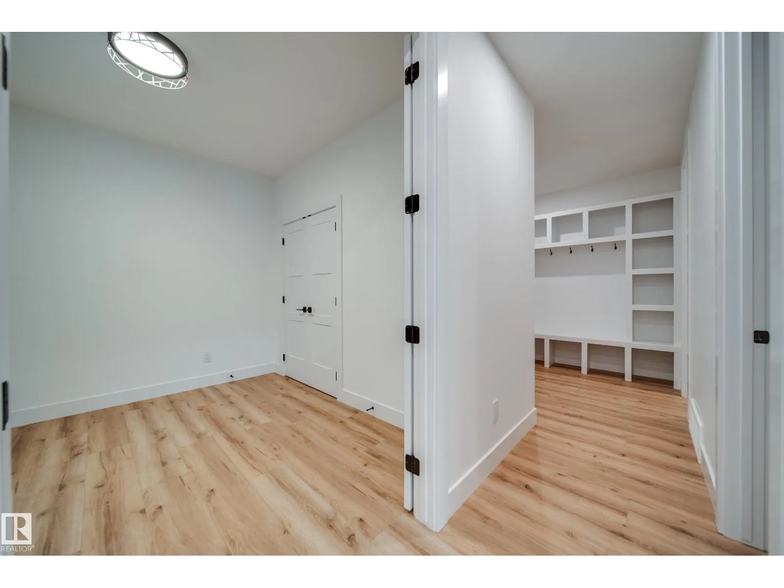3142 Magpie WY NW