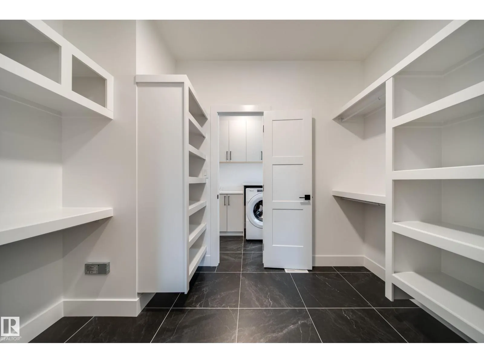 3142 Magpie WY NW