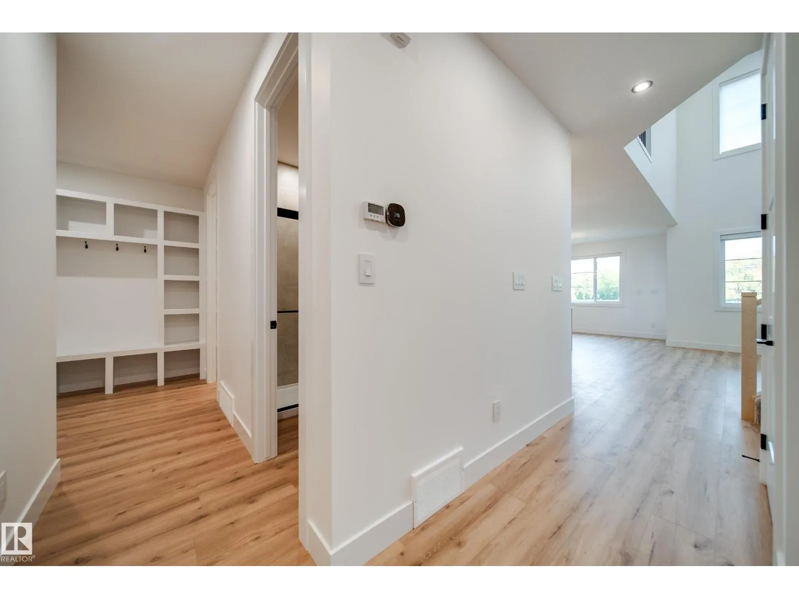 3142 Magpie WY NW