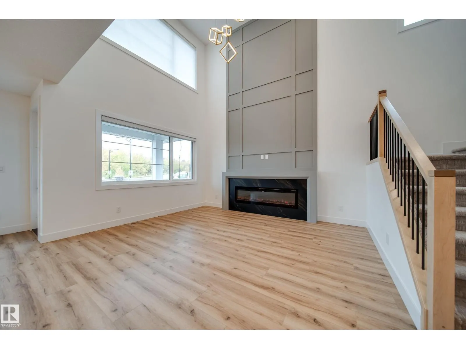 3142 Magpie WY NW