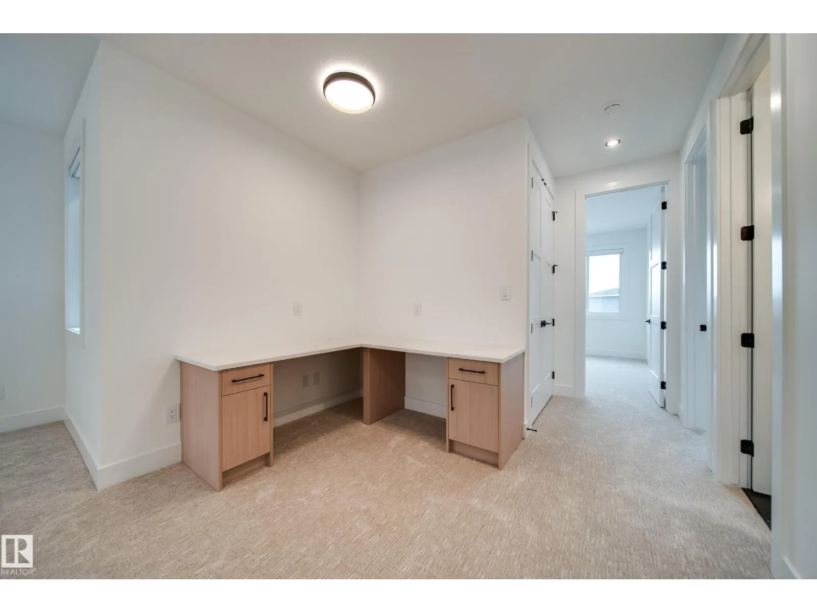 3142 Magpie WY NW