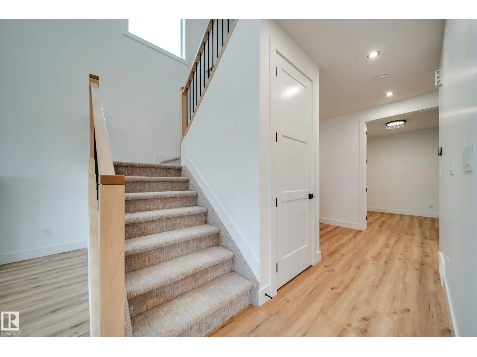 3142 Magpie WY NW