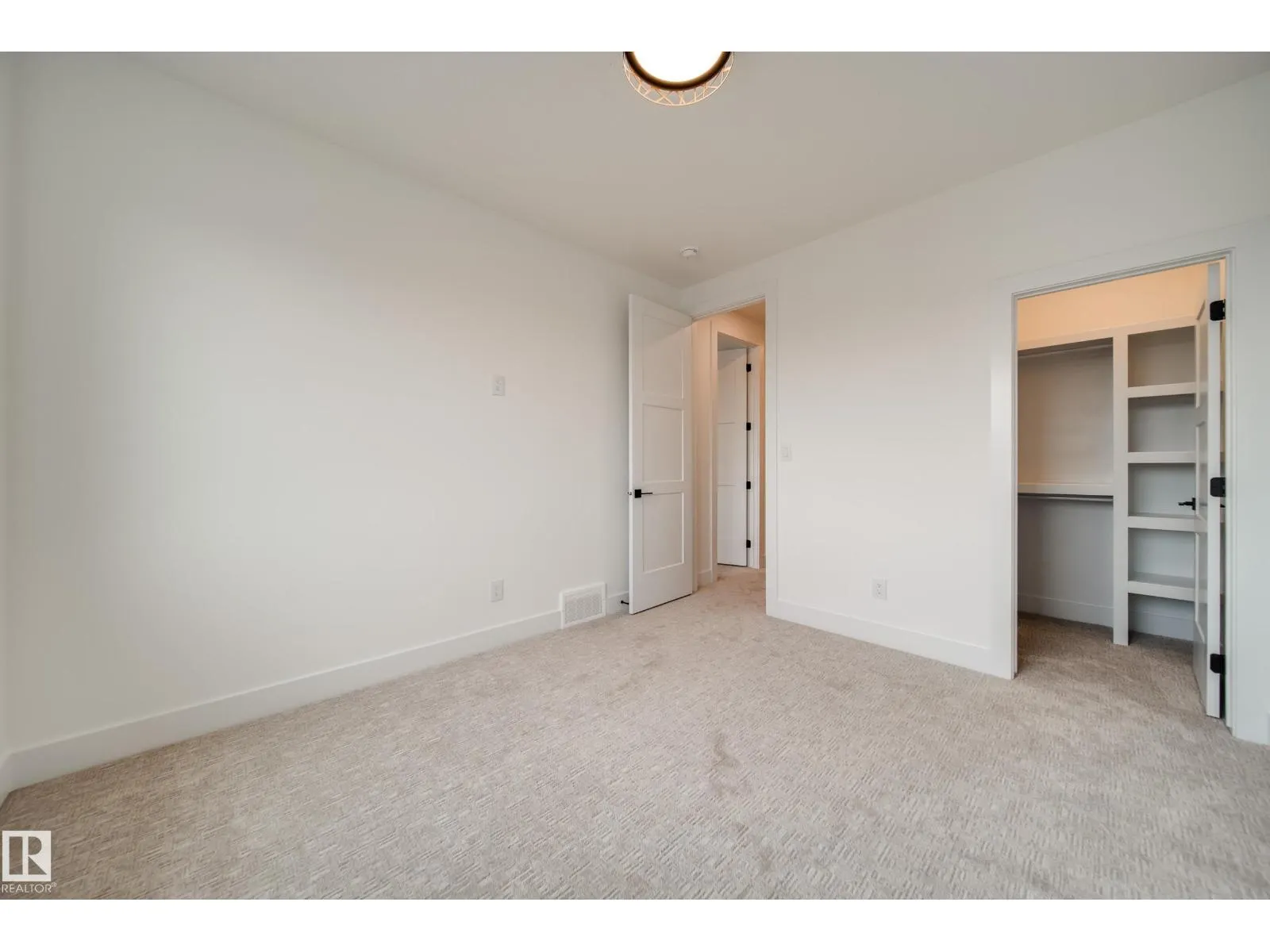 3142 Magpie WY NW