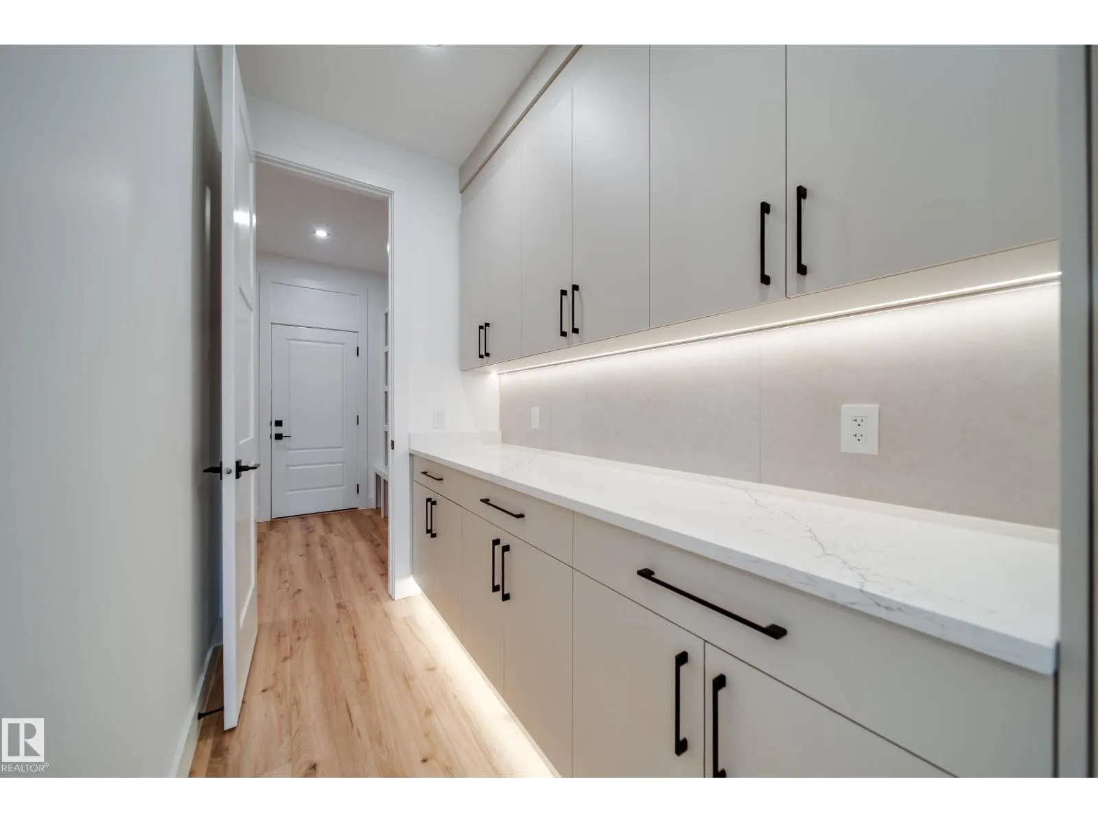 3142 Magpie WY NW