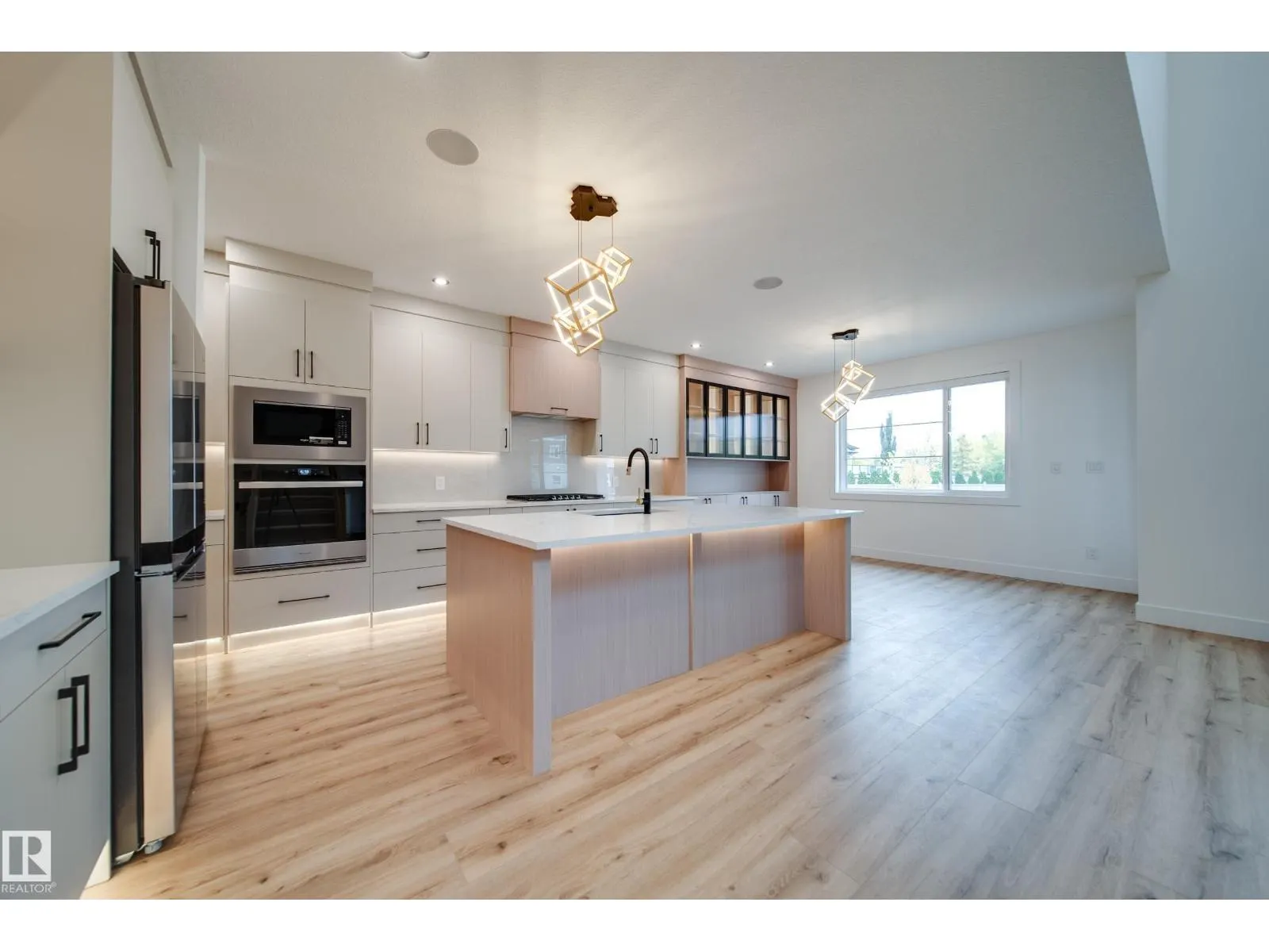 3142 Magpie WY NW