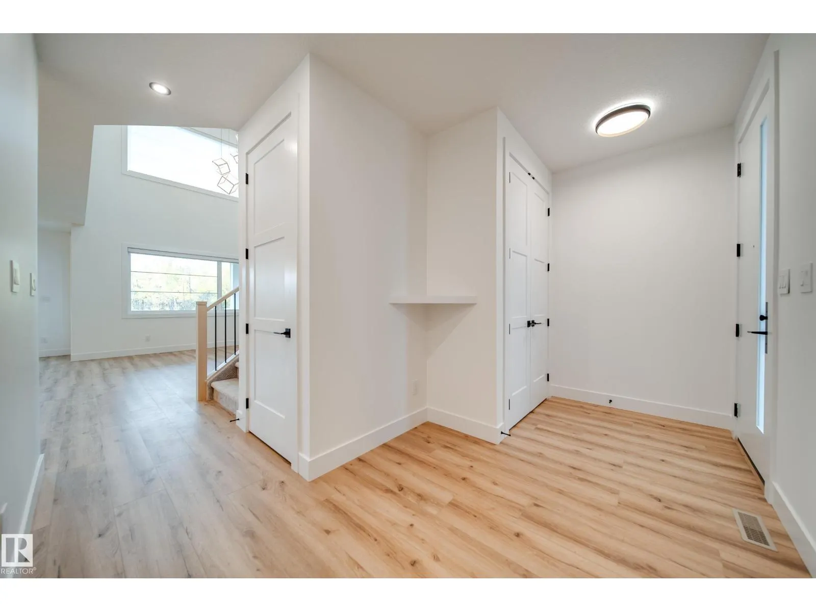 3142 Magpie WY NW