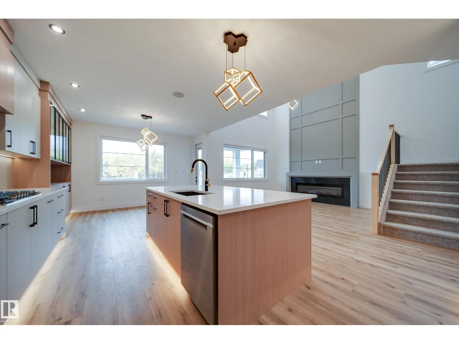 3142 Magpie WY NW