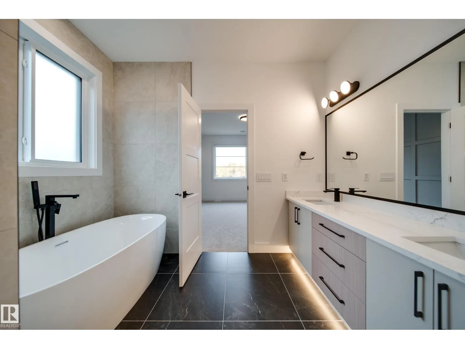 3142 Magpie WY NW