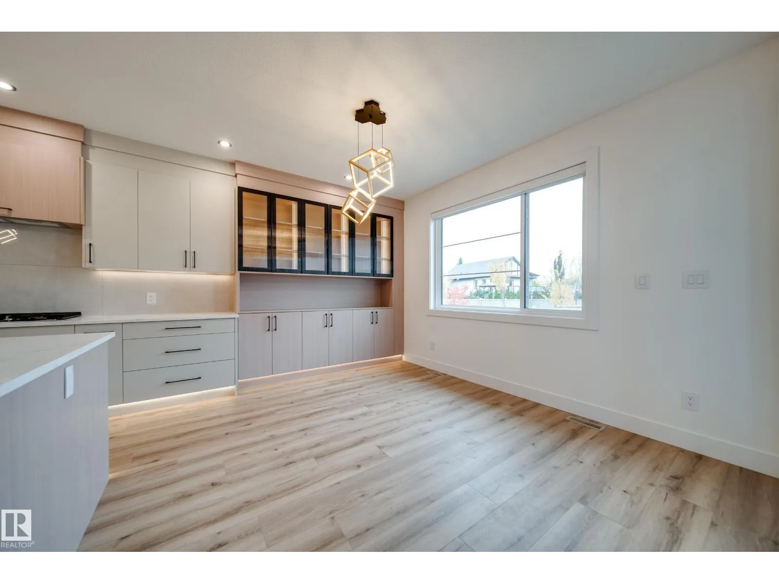 3142 Magpie WY NW